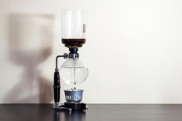 Tipos de cafeteira: como escolher a melhor - Cafeteira de sifão ou a vácuo