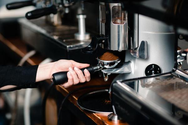 Tipos de cafeteira: como escolher a melhor - Máquina de café expresso manual