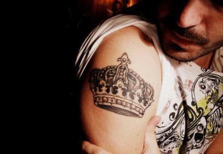 Qual o significado das tatuagens de coroas - Passo 5