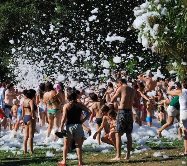 Como organizar uma festa de espuma em casa