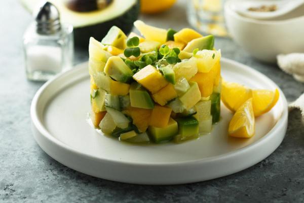 Saladas sem alface: receitas muito refrescantes - Salada de abacate e manga