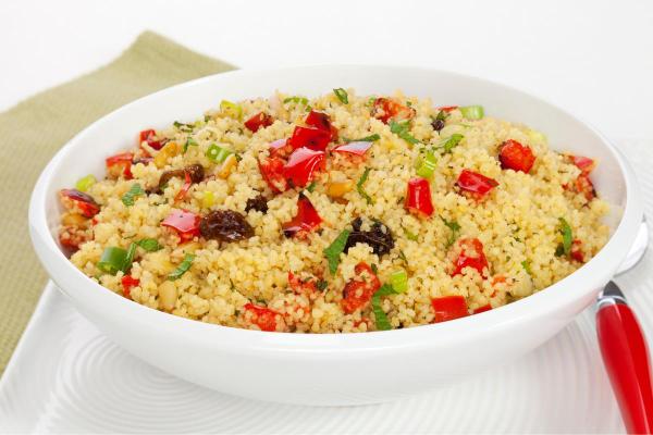Saladas sem alface: receitas muito refrescantes - Salada de cuscuz com verduras