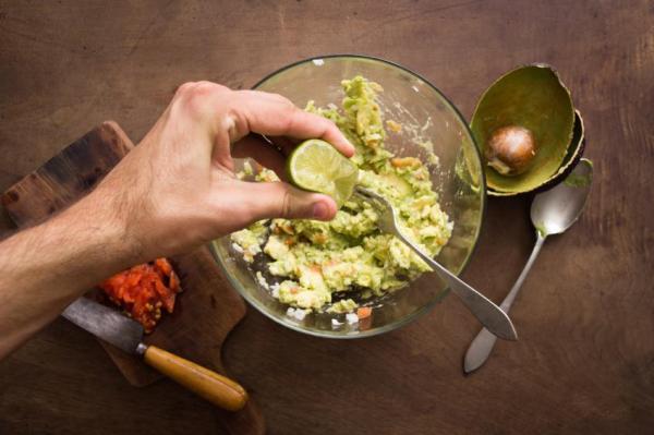 Como fazer nachos com queijo e guacamole - Passo 2