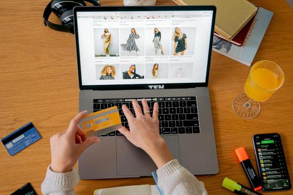 O que é e-commerce, como funciona e exemplos - Qual é a diferença entre e-commerce e marketplace?