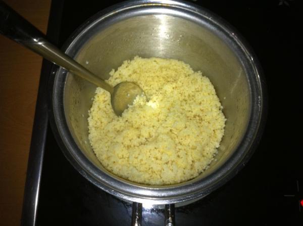 Como fazer cuscuz com salsichas para duas pessoas - Passo 6