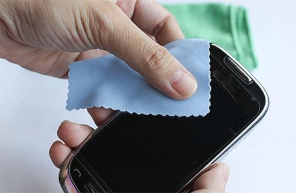 Como tirar arranhões do celular - Passo 4