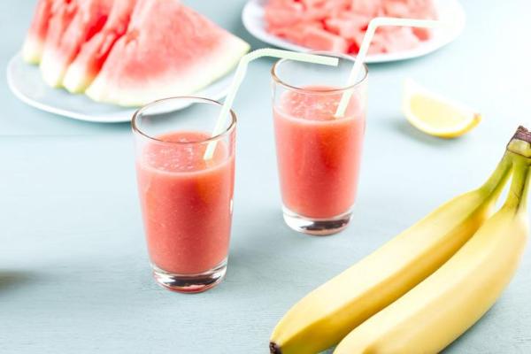 Como fazer vitamina de melancia e banana