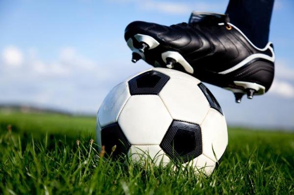 Quanto pesa uma bola de futebol