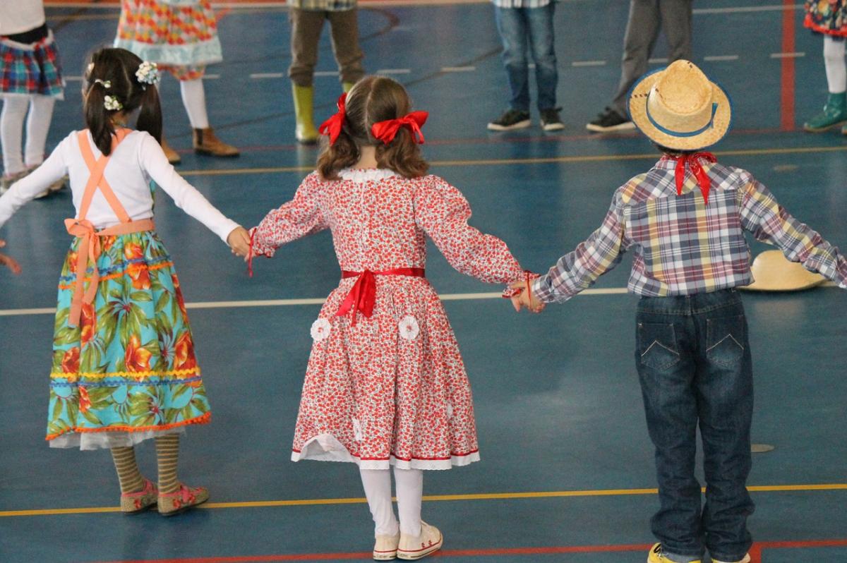 30 ideias de brincadeiras para Festa Junina - para todas as idades!