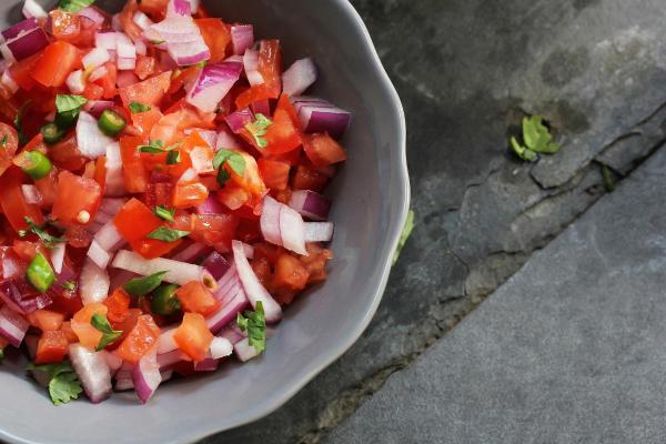 Molhos para hambúrguer: os mais irresistíveis - Molho pico de gallo