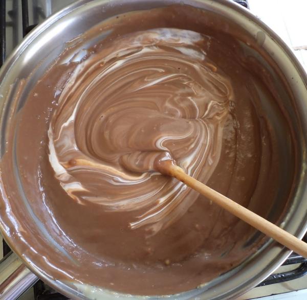 Como fazer pavê de chocolate - Passo 2