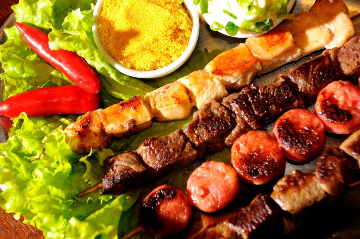 Como fazer um espetinho de carne gostoso