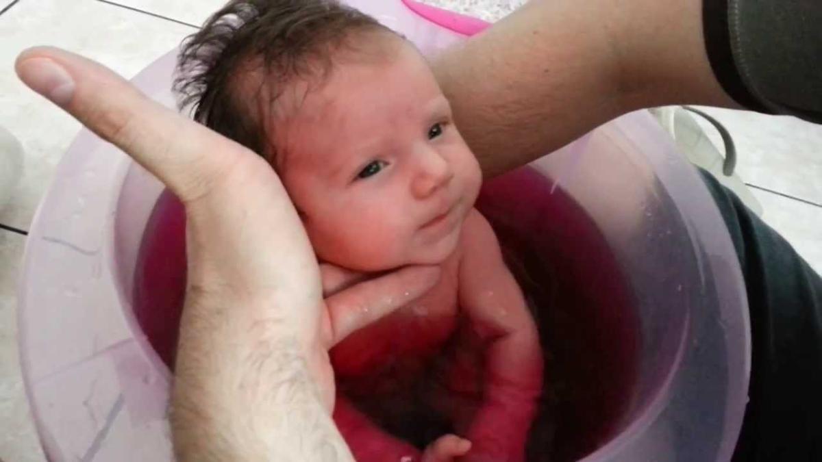 Como preparar banho de permanganato de potássio