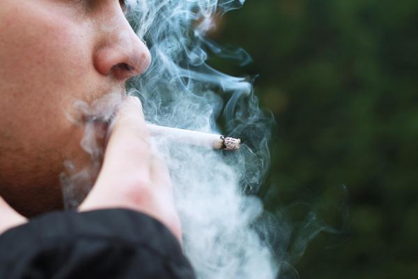 Como tirar mancha de cigarro dos dedos - métodos eficazes!