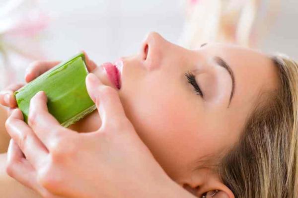 Como fazer uma máscara facial com aloe vera - Passo 1