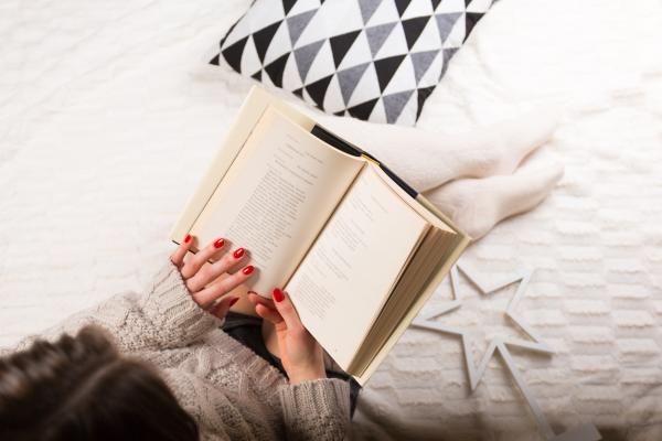 Como fazer um poema de amor - 4. Leia os melhores autores de poemas de amor