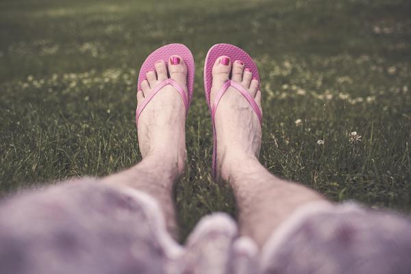 Como tirar marca de chinelo do pé - Como prevenir marca de chinelo no pé
