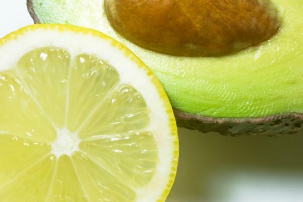Como fazer máscara de abacate para o rosto - 8 receitas MARAVILHOSAS! - Máscara de abacate para o rosto: benefícios