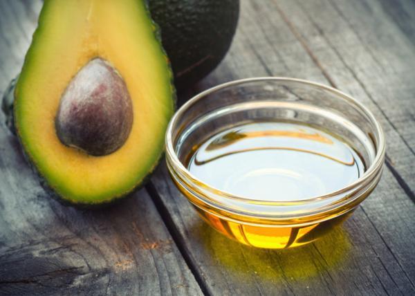 Como fazer máscara de abacate para o rosto - 8 receitas MARAVILHOSAS! - Máscara de abacate para pele seca com azeite
