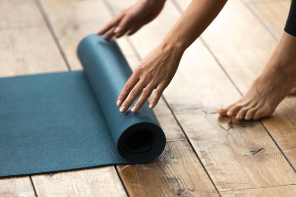 Tipos de pilates: conheça as modalidades e escolha a melhor para você - Pilates de solo (Mat pilates)