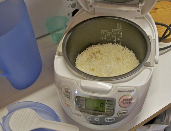 Receitas de arroz simples e gostosas - Arroz na panela elétrica