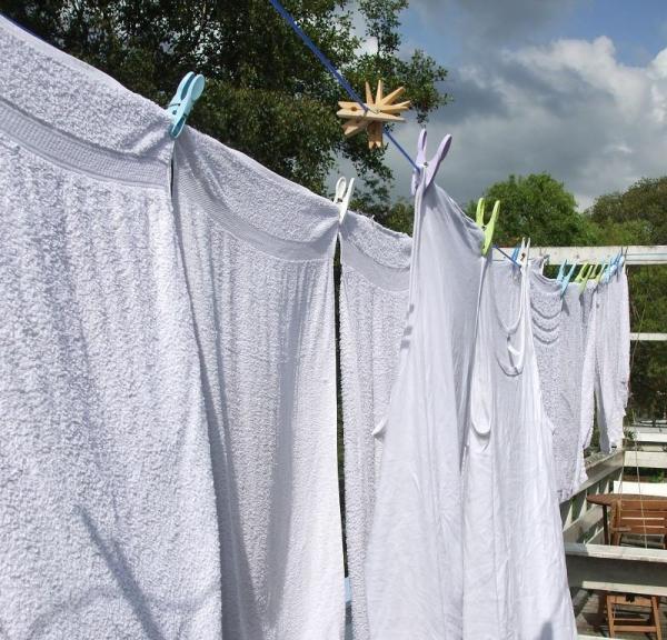 Como saber se posso lavar minha roupa com água sanitária