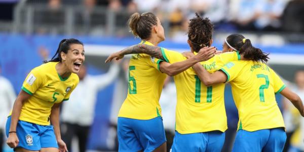 102 nomes de times femininos inspiradores - Nomes para times de futebol feminino