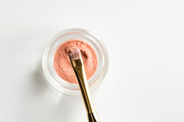 Como fazer glitter biodegradável - Como usar maquiagem mineral