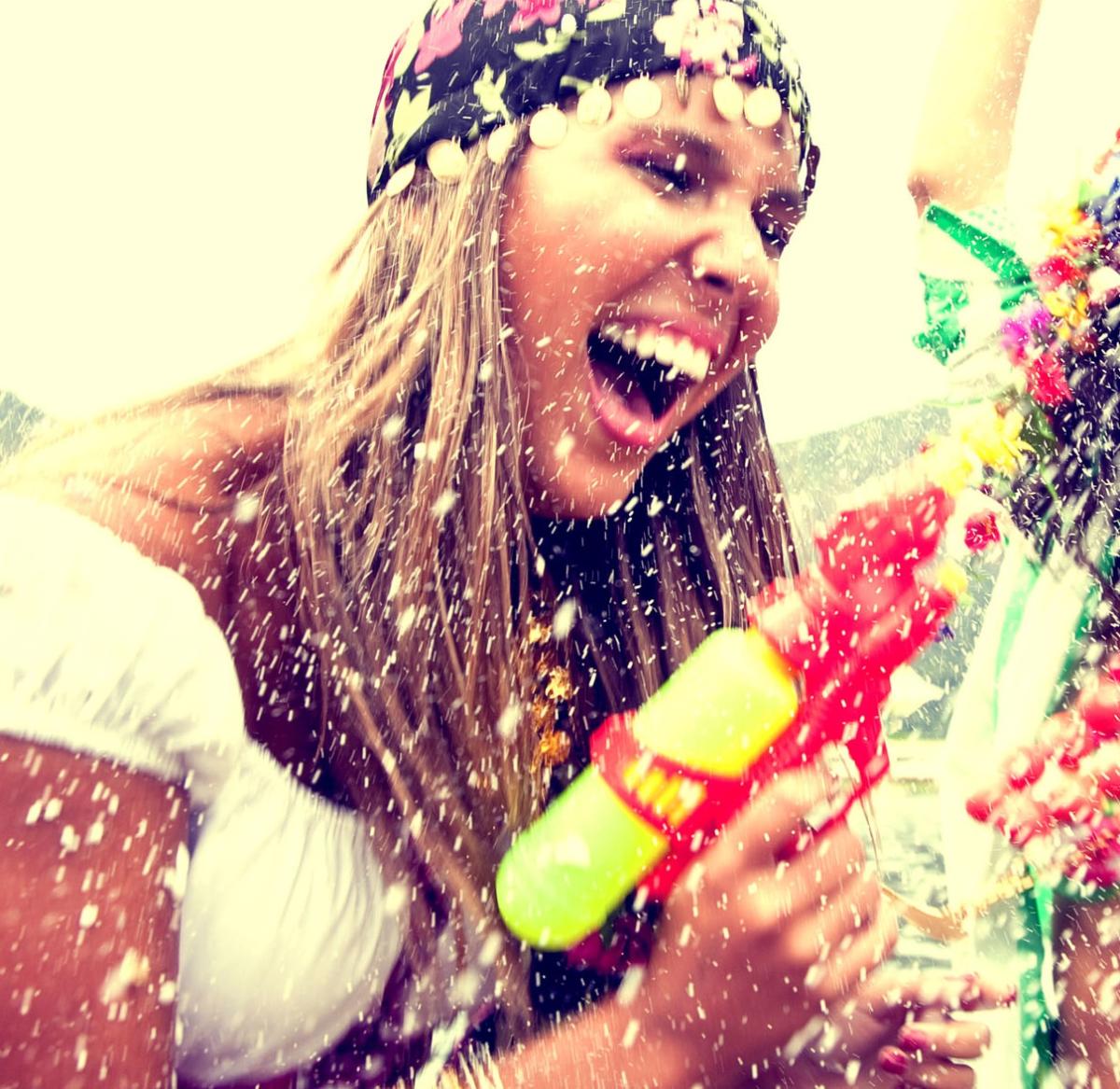 Como fazer fantasia improvisada feminina