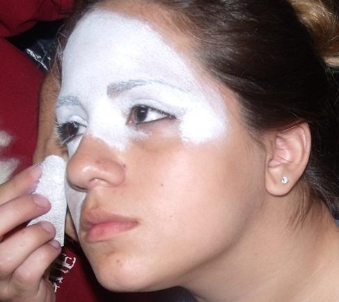Como pintar o rosto para o Halloween - Passo 2