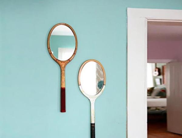 Como decorar uma parede com material reciclado - Raquetes de tênis velhas como espelhos