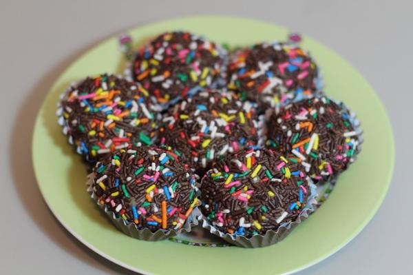 Como aproveitar resto de bolo - Brigadeiro de sobras de bolo