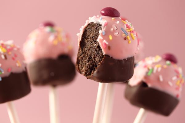 Como aproveitar resto de bolo - Cake pops