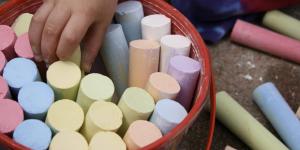 Como fazer giz colorido