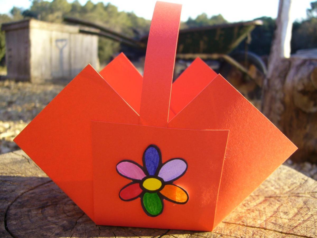 Como fazer uma cesta com papelão