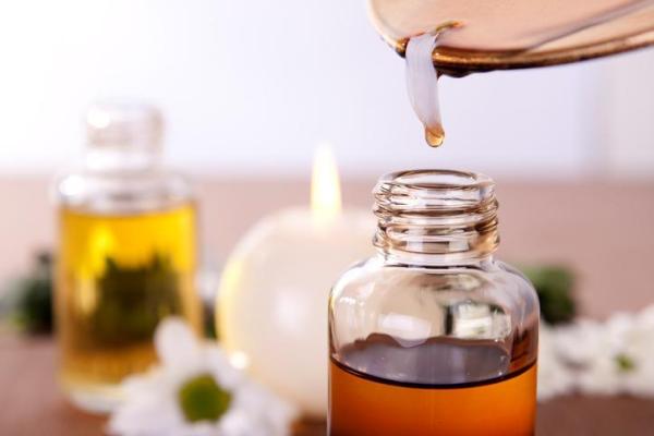 Como fazer massagem redutora na barriga - Preparar um óleo redutor caseiro