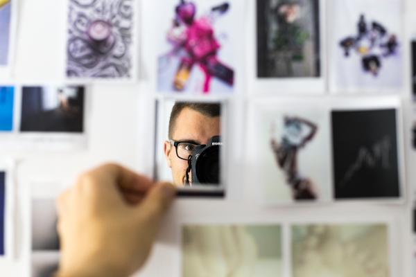 10 dicas para tirar fotos perfeitas - Cliques ideais! - 9. Como tirar fotos criativas no espelho