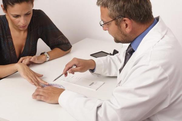 Porque sinto dor na barriga durante o sexo - Consultar o médico