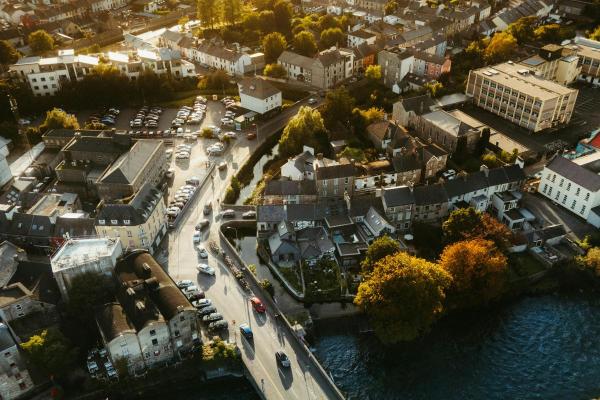 O que é mão inglesa e onde é adotada? - Irlanda