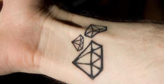 Qual é o significado das tatuagens de diamantes