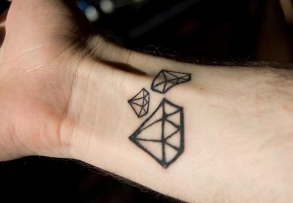 Qual é o significado das tatuagens de diamantes