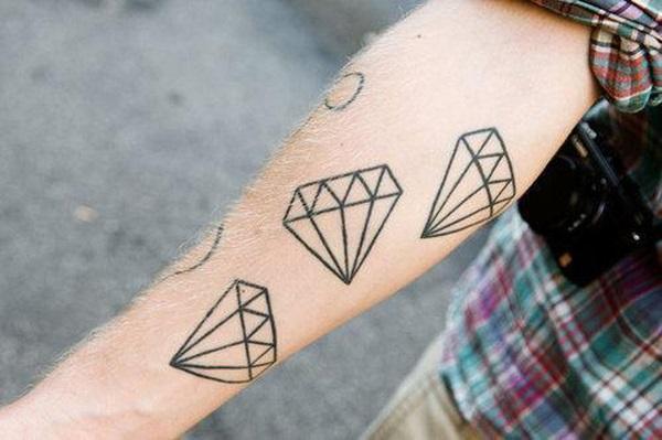 Qual é o significado das tatuagens de diamantes - Passo 5