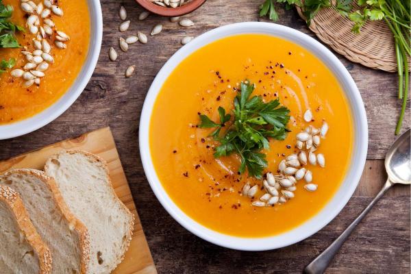 Comidas de outono - Sopa de abóbora assada com mel e especiarias