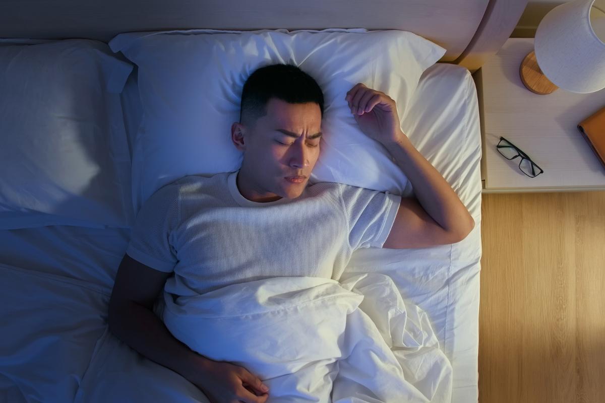 Espasmos dormindo: por que acontecem e como evitá-los