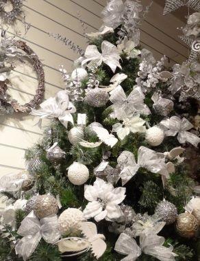 Como decorar árvore de natal de prateado - Passo 3