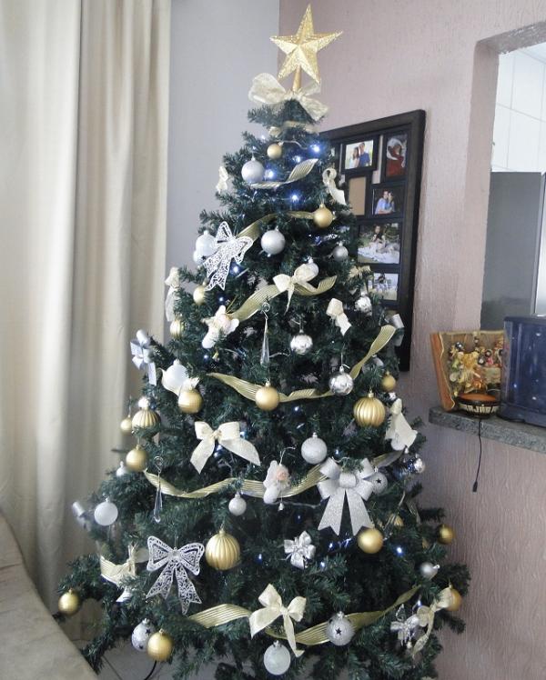 Como decorar árvore de natal de prateado - Passo 4
