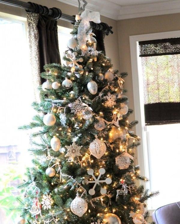 Como decorar árvore de natal de prateado - Passo 6