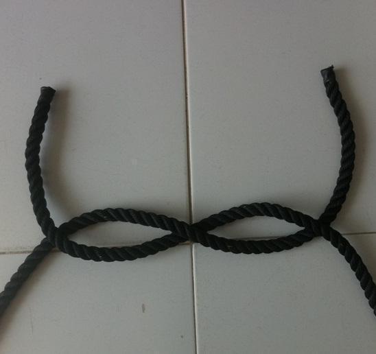Como fazer um nó marinheiro direito - Passo 2