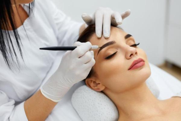 Quanto tempo demora para sobrancelha crescer? - Tratamentos clínicos para fazer sobrancelha crescer