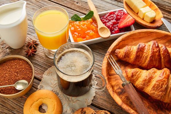 O que é café da manhã continental - O que inclui um café da manhã continental